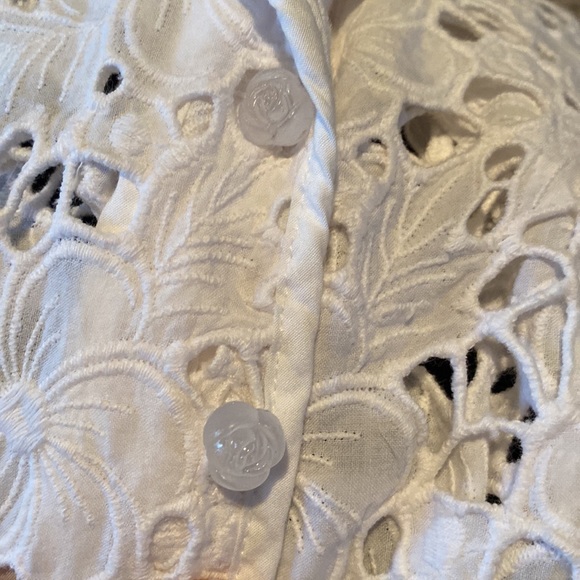 LILLY PULITZER white eyelet blazer.  In great condition size 8 - Picture 3 of 5